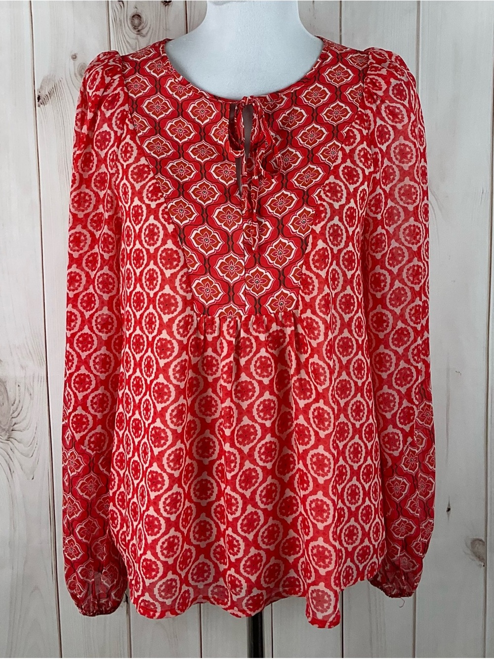 Maison D'Amelie Women’s Red White Geo Print Tie Front V-Neck Lined Top Size M